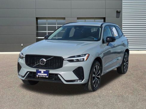 Used 2025 Volvo XC60 B5 Plus image 3