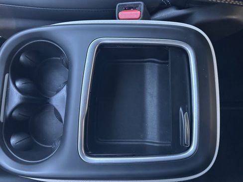 Used 2024 Chrysler Pacifica Touring-L image 33