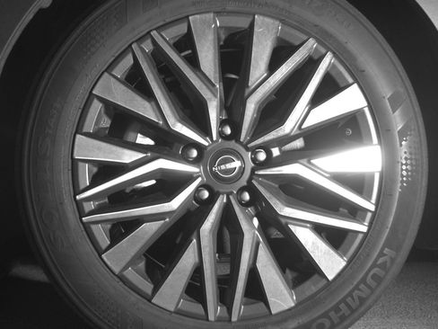 Used 2025 Nissan Altima 2.5 SV image 12