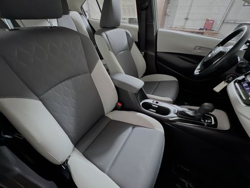 Used 2025 Toyota Corolla LE FWD image 30