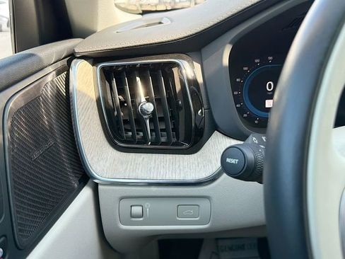 Used 2022 Volvo XC60 B6 Inscription w/ Advanced Package image 41