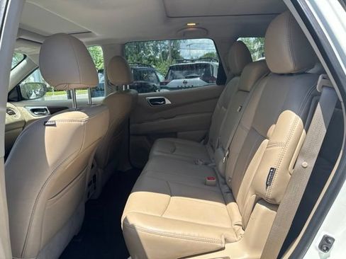 Used 2020 Nissan Pathfinder Platinum AWD/4WD image 18