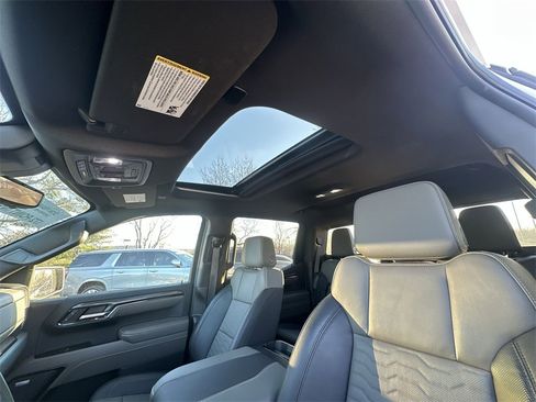 Used 2023 Chevrolet Silverado 1500 ZR2 w/ Technology Package image 22