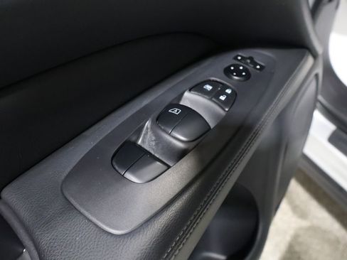 Used 2020 Nissan Pathfinder S image 13