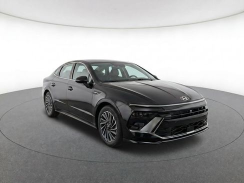 Certified 2025 Hyundai Sonata Limited FWD image 2