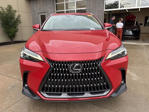 Used 2024 Lexus NX 250 FWD image 3