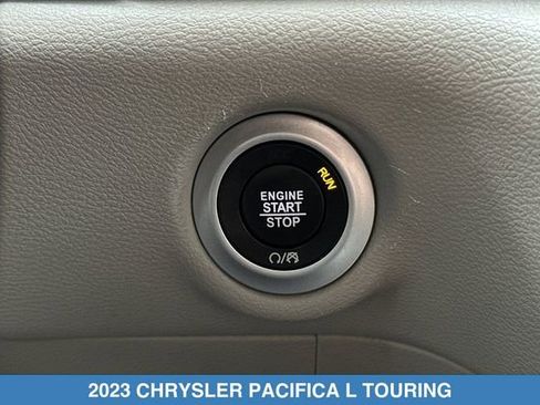 Used 2023 Chrysler Pacifica Touring-L FWD image 25