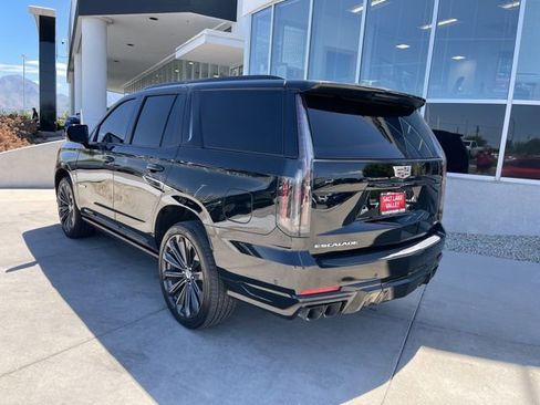 Used 2025 Cadillac Escalade V AWD/4WD image 4