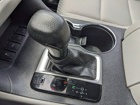 Used 2019 Toyota Highlander LE image 22