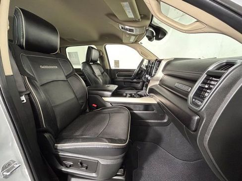 Used 2022 RAM 3500 Laramie AWD/4WD image 11