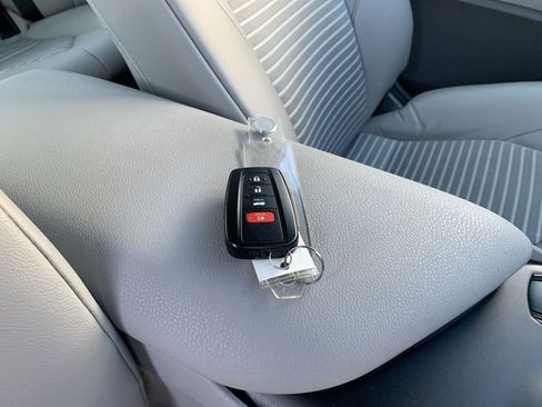 Used 2024 Toyota Camry SE image 33