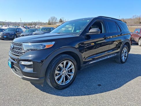 Certified 2023 Ford Explorer XLT w/ Equipment Group 202A AWD/4WD image 4