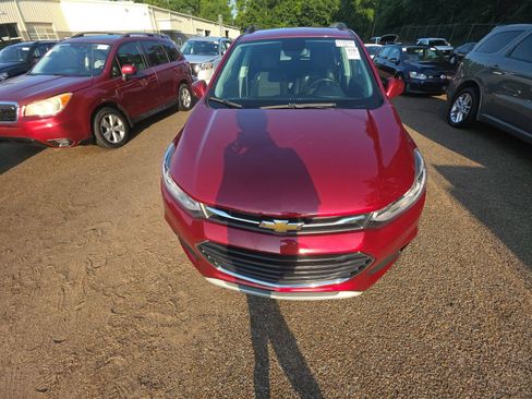 Used 2022 Chevrolet Trax LT w/ LT Convenience Package FWD image 2