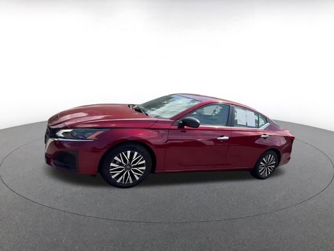 Used 2025 Nissan Altima 2.5 SV FWD image 7