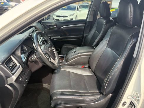 Used 2019 Toyota Highlander Limited AWD/4WD image 29