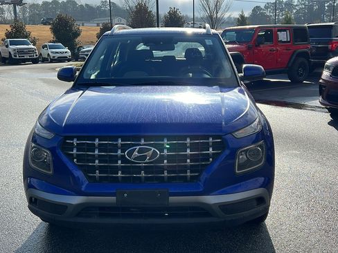 Used 2023 Hyundai Venue SEL image 3