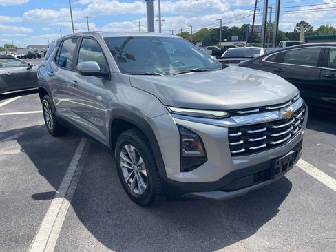 Used 2025 Chevrolet Equinox LT AWD/4WD image 3