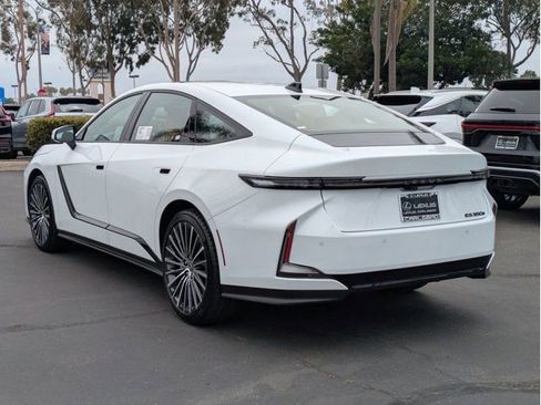 New 2026 Lexus ES 350e FWD image 7