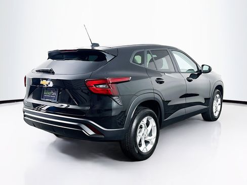 Used 2024 Chevrolet Trax LS w/ LS Convenience Package image 9