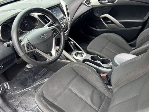 Used 2017 Hyundai Veloster FWD image 4