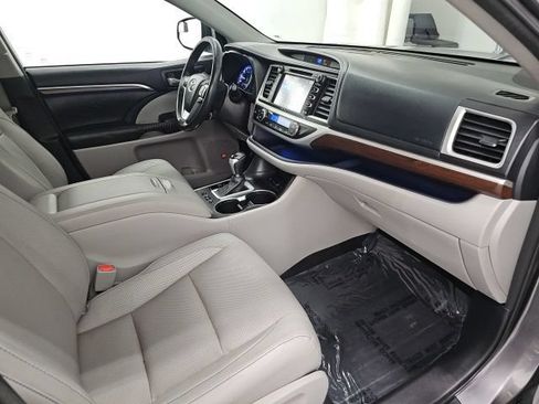 Used 2015 Toyota Highlander Limited w/ Driver Technology Package AWD/4WD image 41