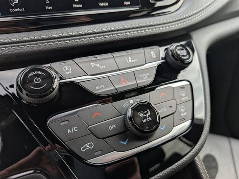 New 2026 Chrysler Pacifica Limited image 28