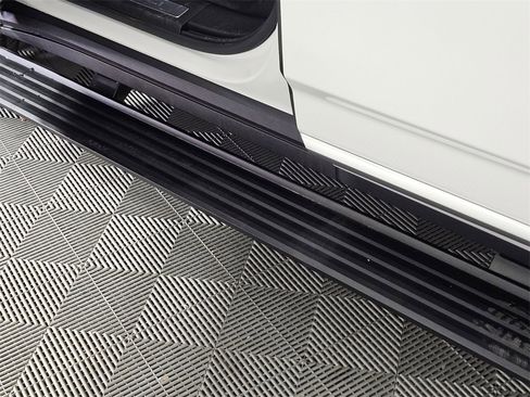 Used 2021 GMC Yukon Denali w/ Denali Premium Package image 7