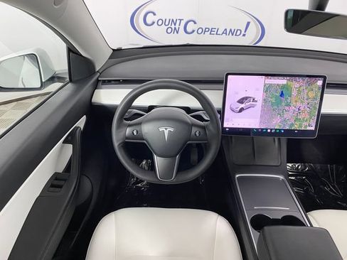 Used 2021 Tesla Model Y Long Range AWD/4WD image 16