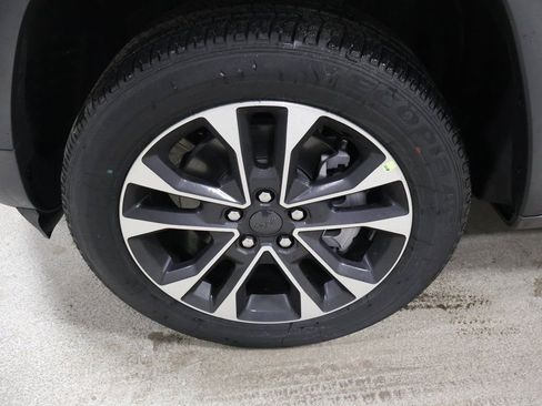 New 2025 Jeep Grand Cherokee L Overland w/ Advanced Protech Group III image 9