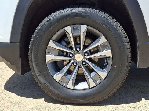 Used 2025 Chevrolet Equinox LT FWD image 8