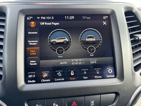 Certified 2023 Jeep Cherokee Trailhawk w/ Premium Leather Package image 36