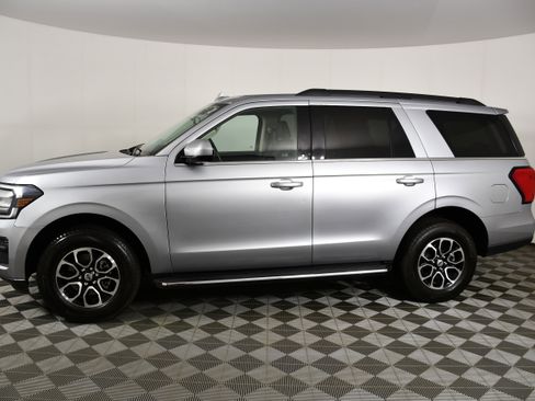 Used 2023 Ford Expedition XLT AWD/4WD image 8