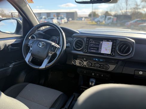Used 2022 Toyota Tacoma TRD Sport image 15