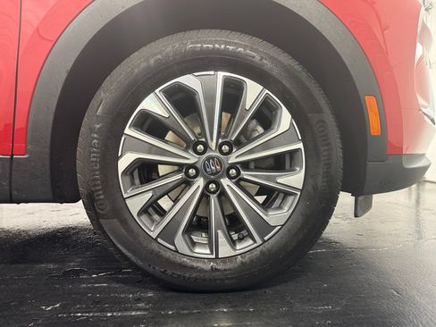 Used 2025 Buick Envision Preferred AWD/4WD image 9