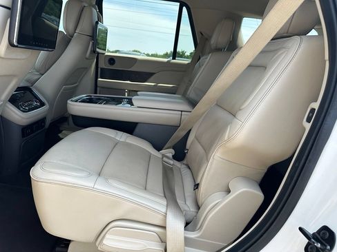 Used 2018 Lincoln Navigator Reserve w/ Technology Package AWD/4WD image 18
