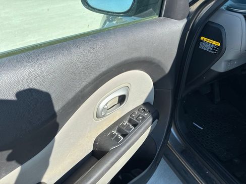 Used 2019 Kia Soul FWD image 19