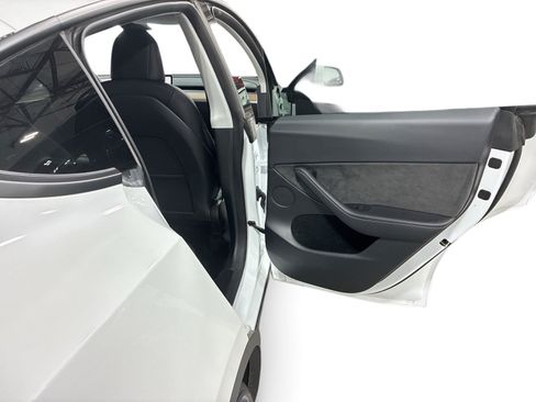 Certified 2023 Tesla Model Y Long Range AWD/4WD image 12