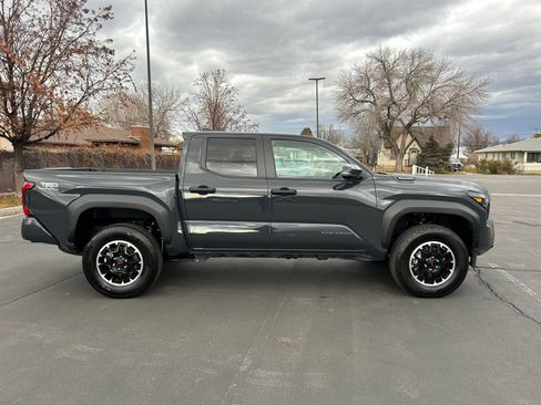 Used 2024 Toyota Tacoma TRD Off-Road image 6