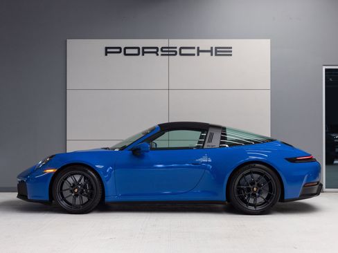 Certified 2025 Porsche 911 Targa 4 GTS AWD/4WD image 2