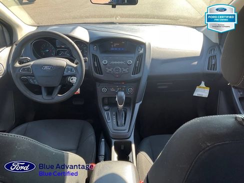 Used 2018 Ford Focus SE FWD image 3