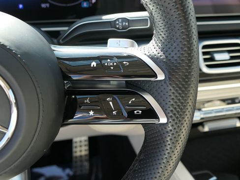 Used 2024 Mercedes-Benz GLS 580 4MATIC image 21