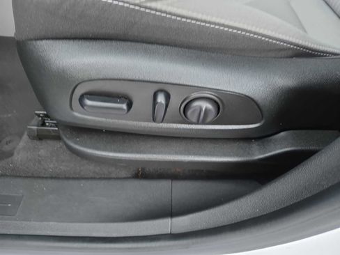 Used 2023 GMC Terrain SLE w/ Driver Convenience Package image 19