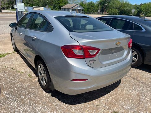 Used 2018 Chevrolet Cruze LS FWD image 3