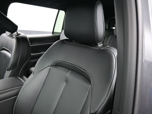 Used 2025 Jeep Grand Cherokee L Limited w/ Black Appearance Package image 16