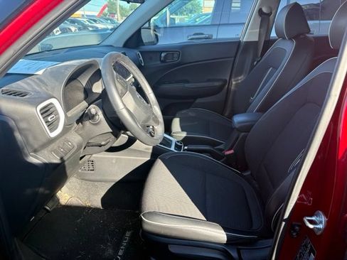 Certified 2024 Hyundai Venue Limited FWD image 18
