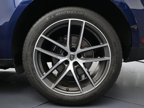 Certified 2023 Porsche Macan AWD/4WD image 33