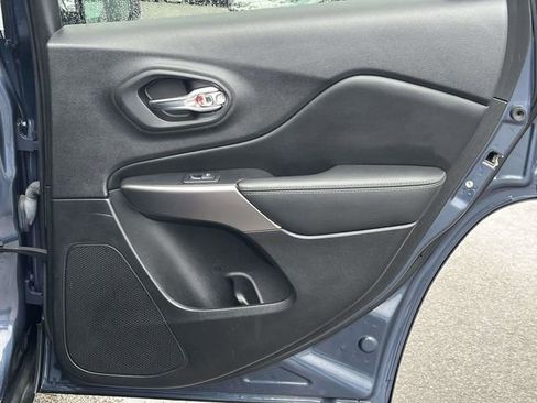 Used 2021 Jeep Cherokee Limited image 24