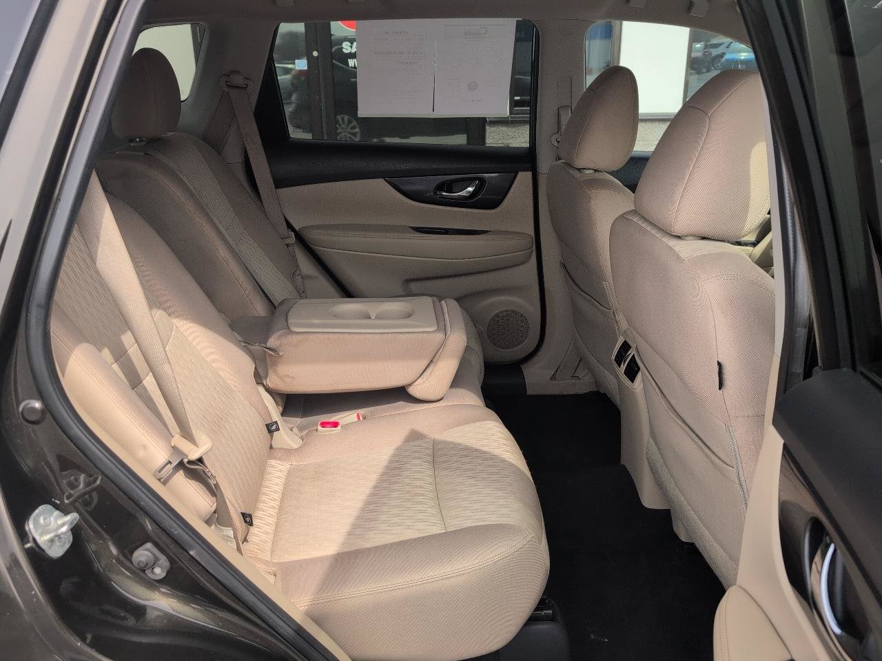 Used 2017 Nissan Rogue SV AWD/4WD image 12