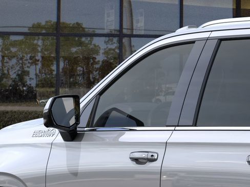 New 2026 Chevrolet Suburban High Country AWD/4WD image 12