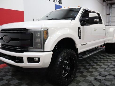 Used 2017 Ford F350 Lariat w/ Lariat Value Package AWD/4WD image 3